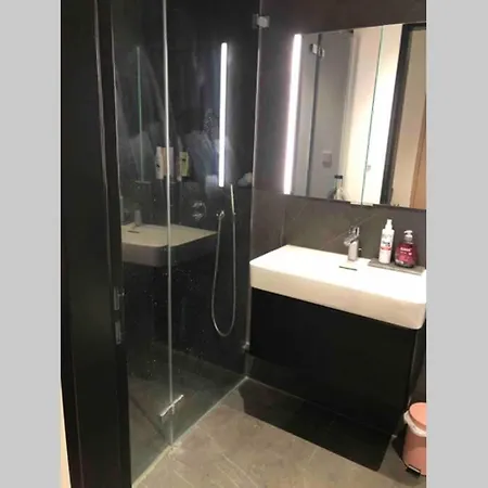 Luxury Skyscraper Apartment With Skyline View פרנקפורט