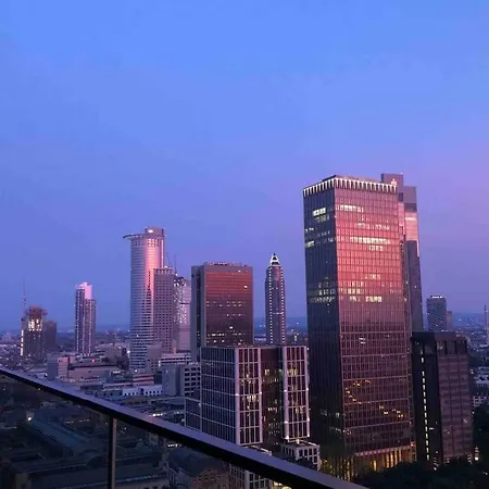 Luxury Skyscraper Apartment With Skyline View דירה